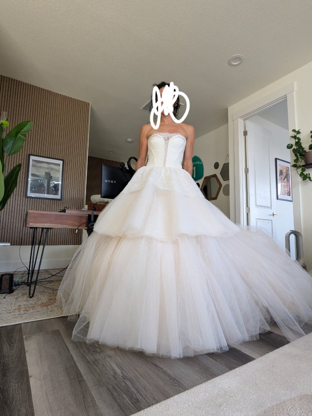 Vera Wang Couture 2017 Sigourney Wedding Ball Gown Ivory / Peach Champagne - Picture 3 of 9